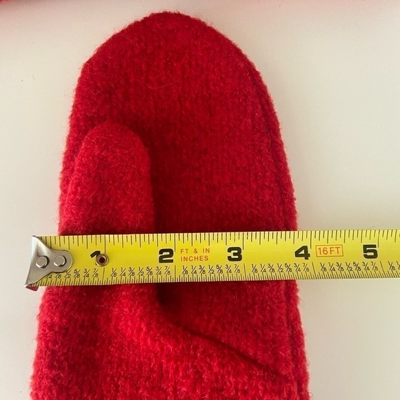 COPY - Simu Woman's Beautiful Red Floral Swedish 100% Wool Mittens‌‌ - Picture 7 of 10